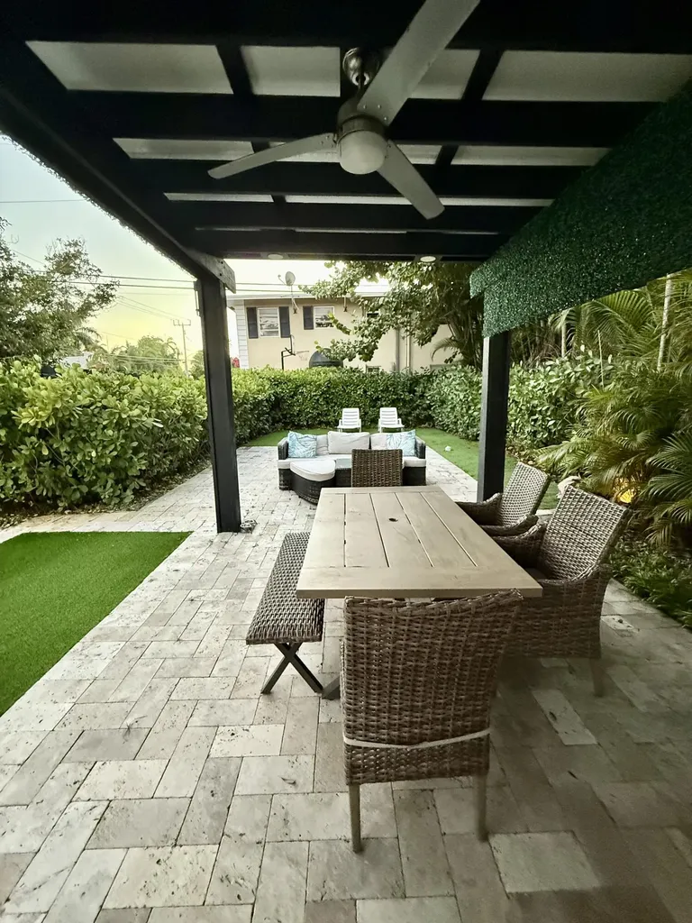 701 NE 17 Way Fort Lauderdale FL 33304