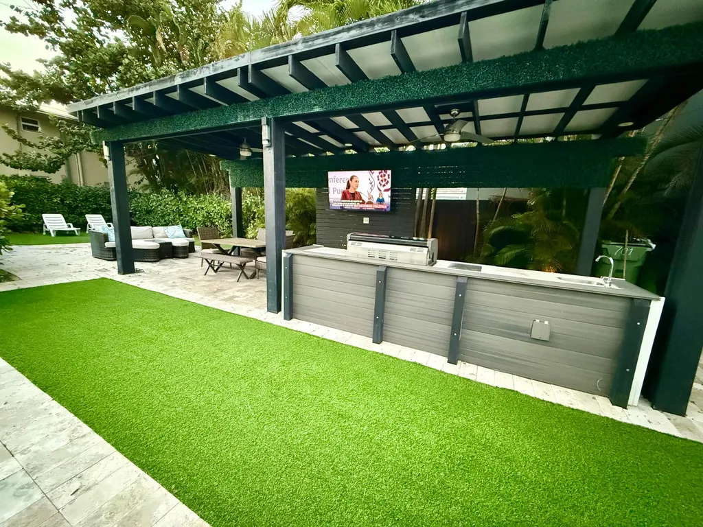 701 NE 17 Way Fort Lauderdale FL 33304