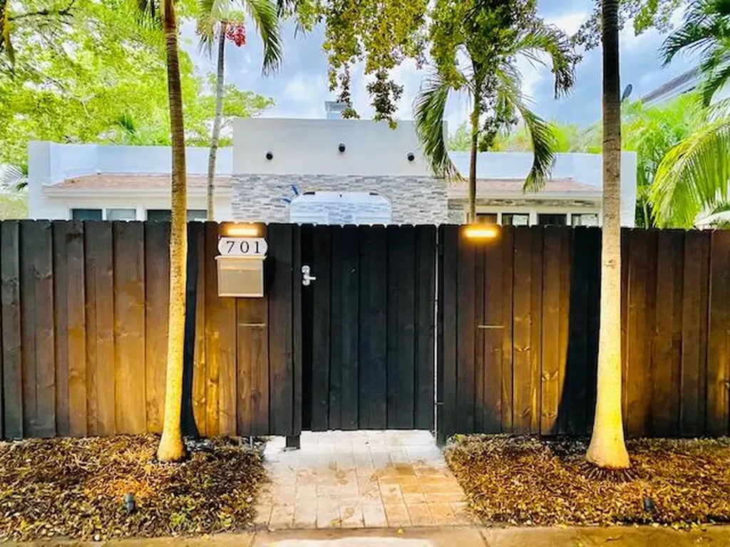 701 NE 17 Way Fort Lauderdale FL 33304