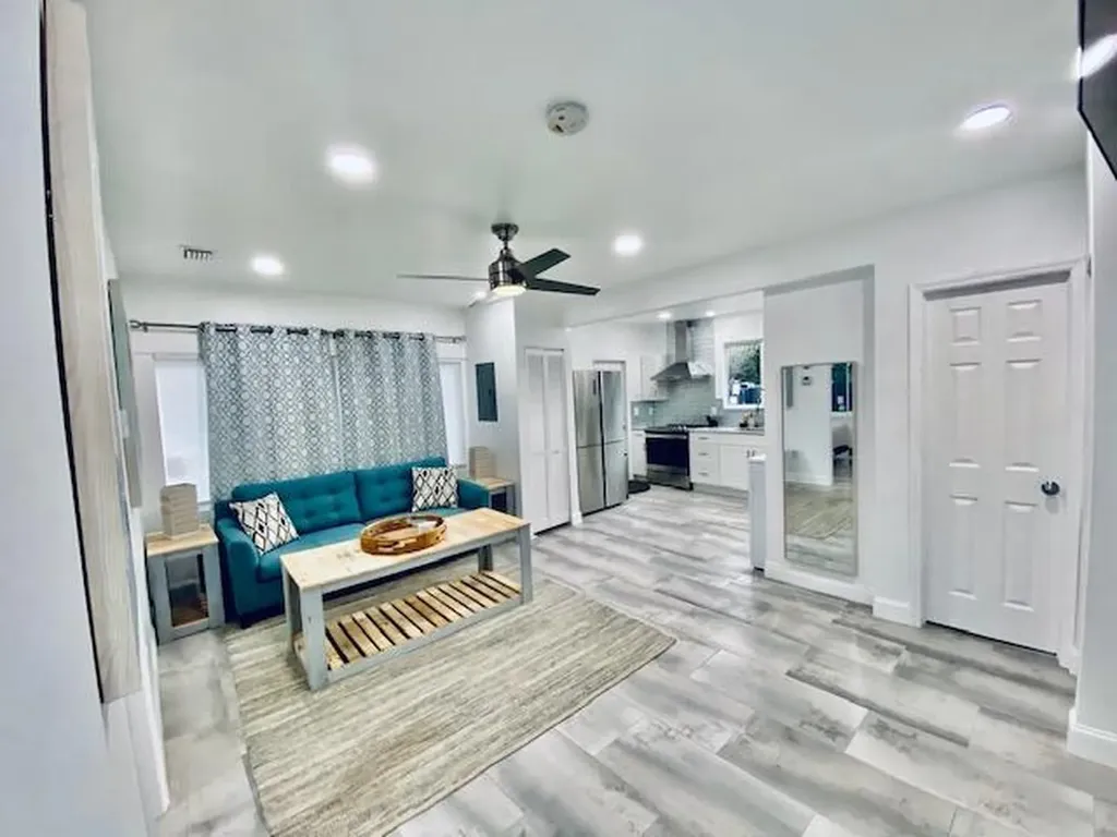 701 NE 17 Way Fort Lauderdale FL 33304