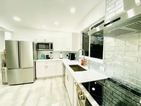 701 NE 17 Way Fort Lauderdale FL 33304