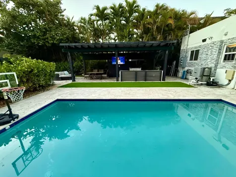 701 NE 17 Way Fort Lauderdale FL 33304
