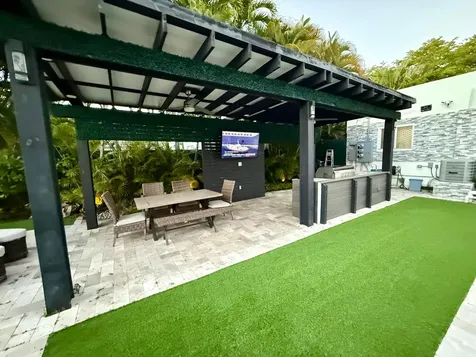 701 NE 17 Way Fort Lauderdale FL 33304