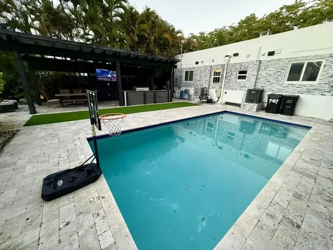 701 NE 17 Way Fort Lauderdale FL 33304