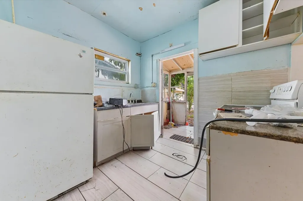 427 El Prado West Palm Beach FL 33405