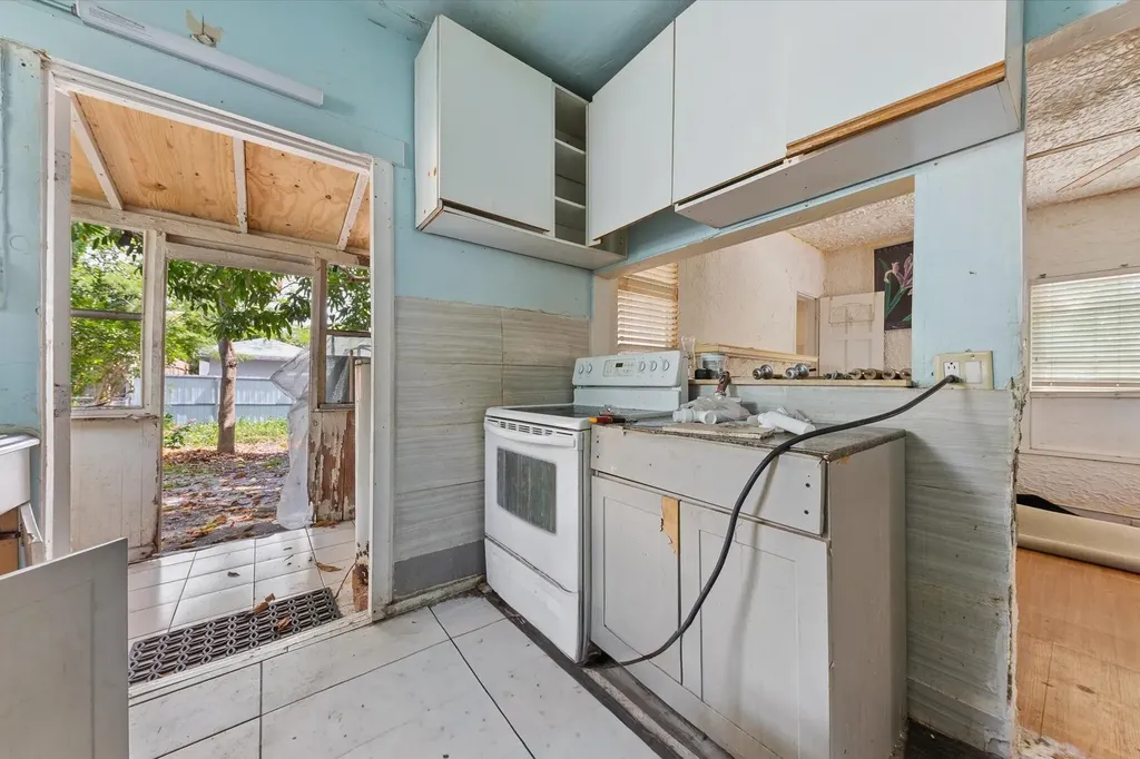 427 El Prado West Palm Beach FL 33405
