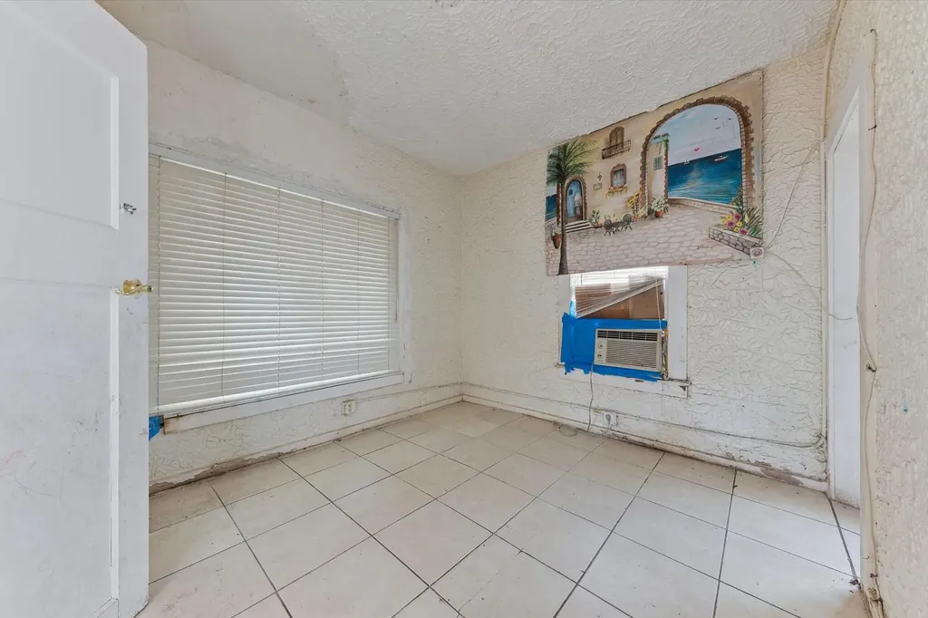 427 El Prado West Palm Beach FL 33405