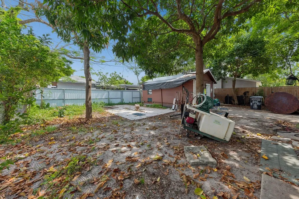 427 El Prado West Palm Beach FL 33405