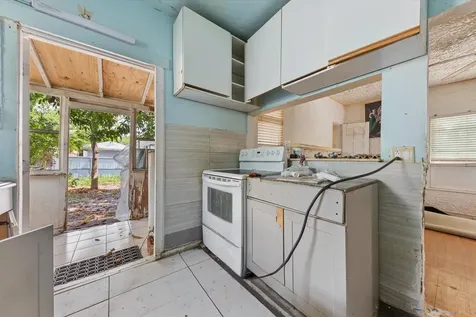 427 El Prado West Palm Beach FL 33405