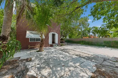 427 El Prado West Palm Beach FL 33405