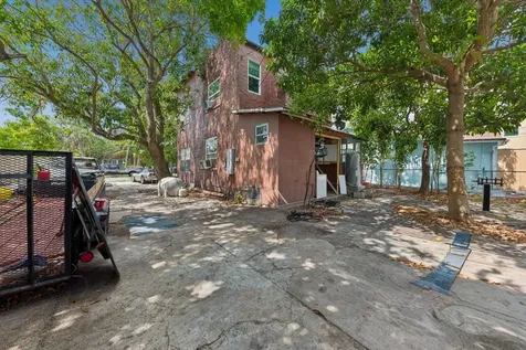 427 El Prado West Palm Beach FL 33405