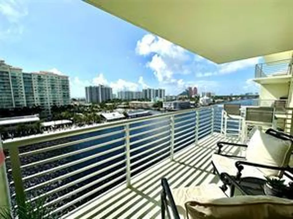 2900 NE 30th Street Fort Lauderdale FL 33306