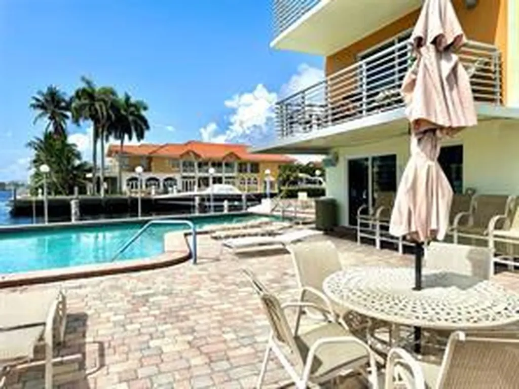 2900 NE 30th Street Fort Lauderdale FL 33306