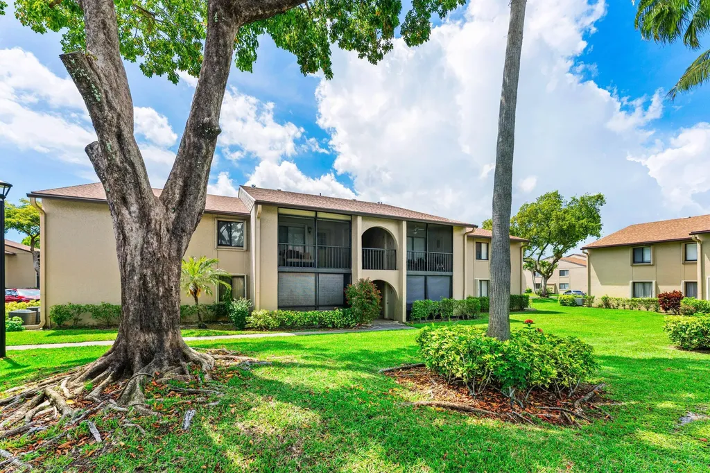 509 Shady Pine Way Greenacres FL 33415