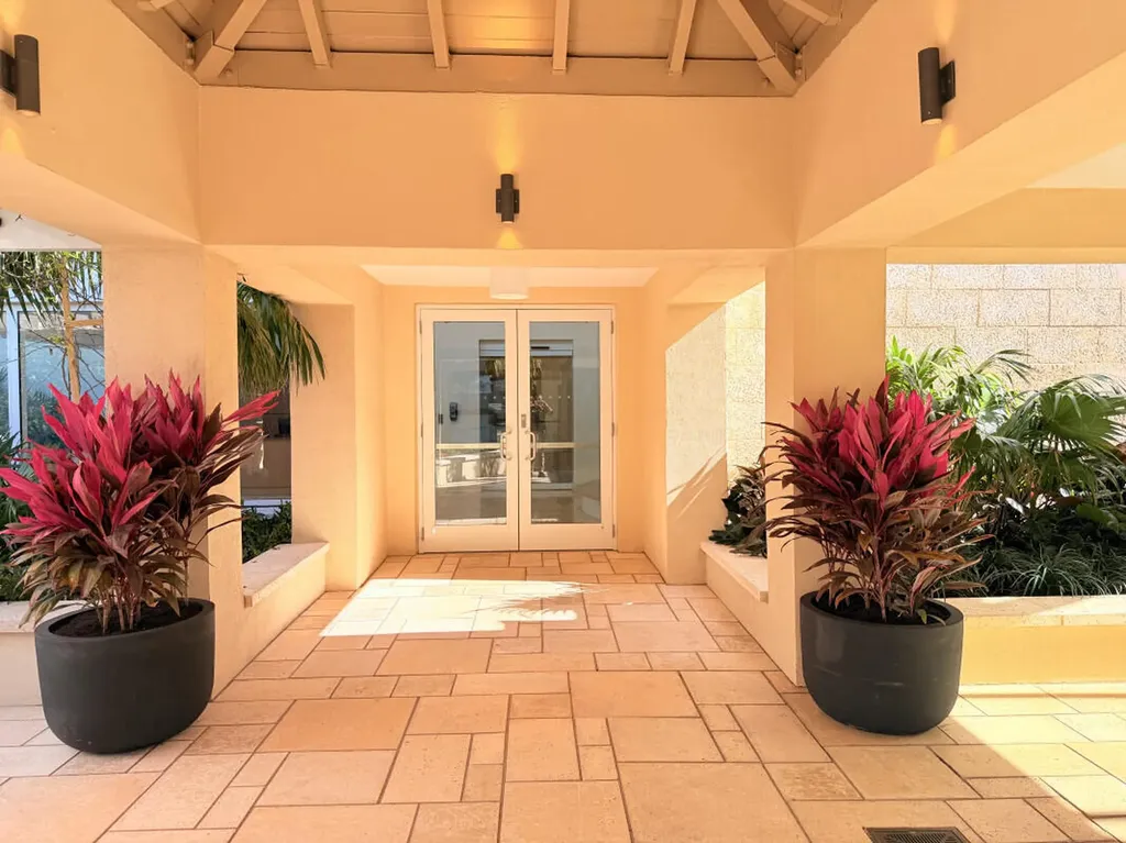 400 S Pointe Drive Miami Beach FL 33139