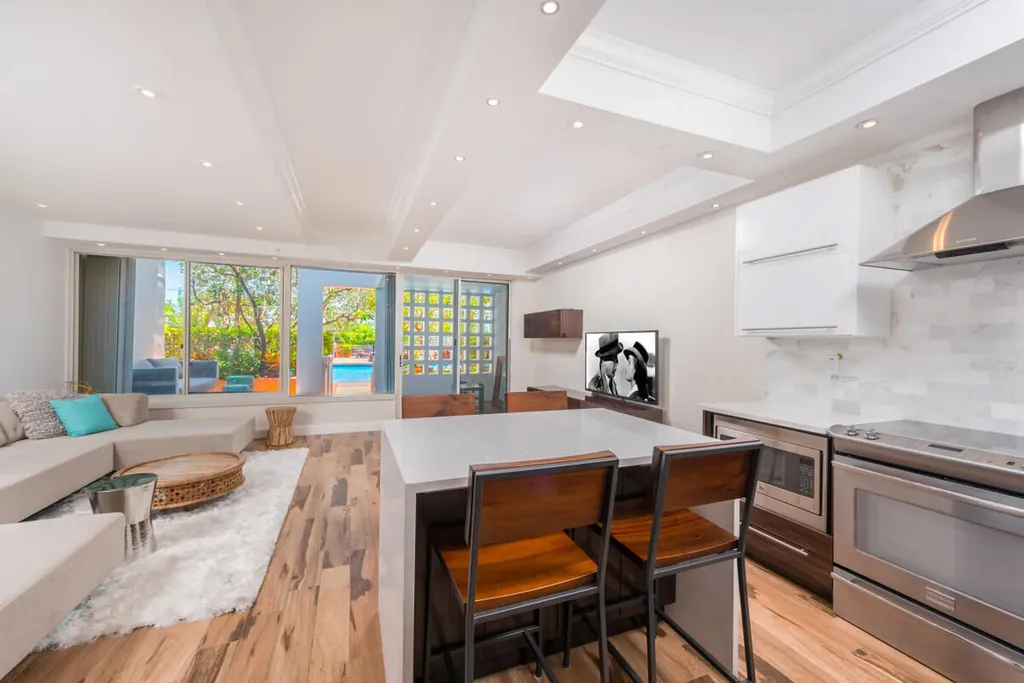 400 S Pointe Drive Miami Beach FL 33139