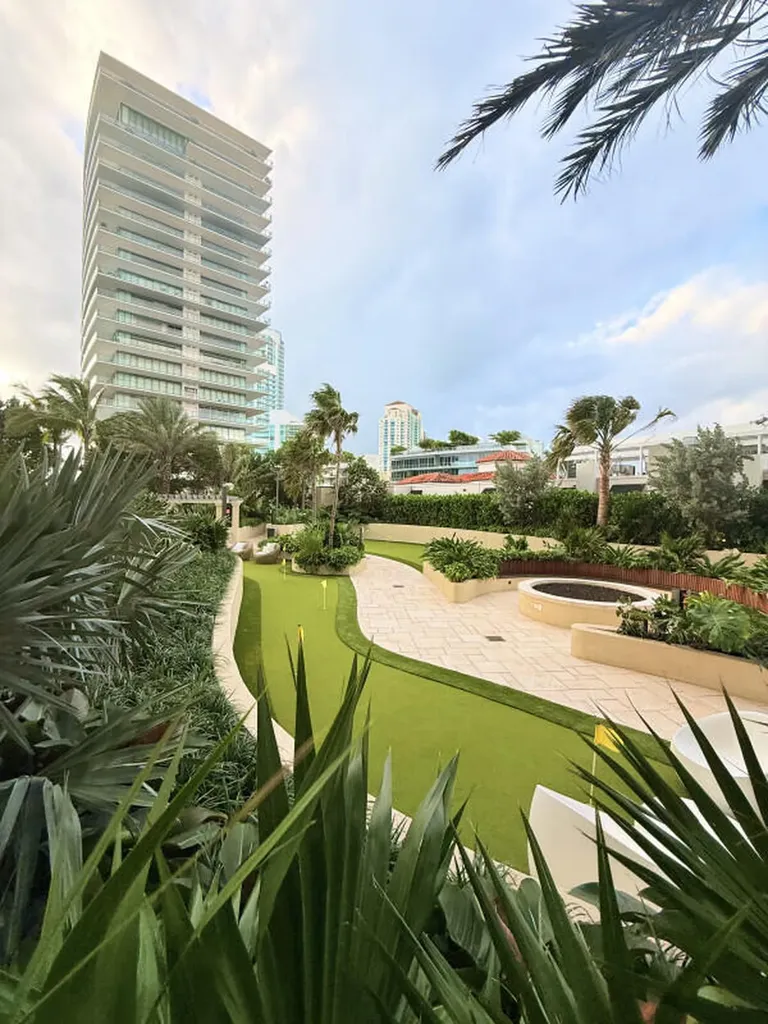 400 S Pointe Drive Miami Beach FL 33139