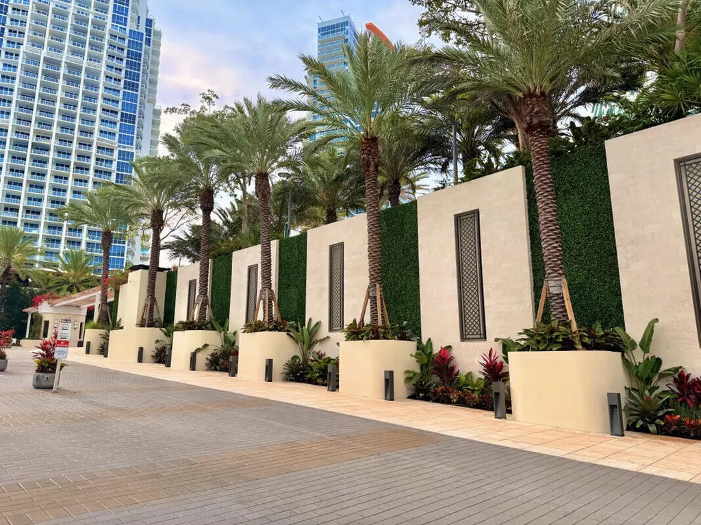 400 S Pointe Drive Miami Beach FL 33139