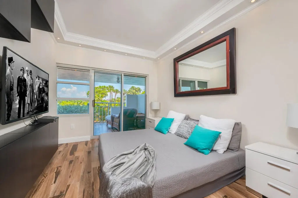 400 S Pointe Drive Miami Beach FL 33139
