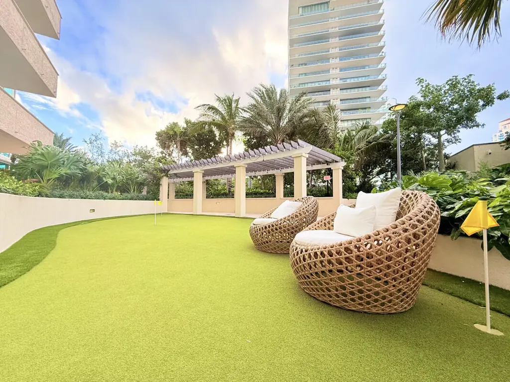 400 S Pointe Drive Miami Beach FL 33139