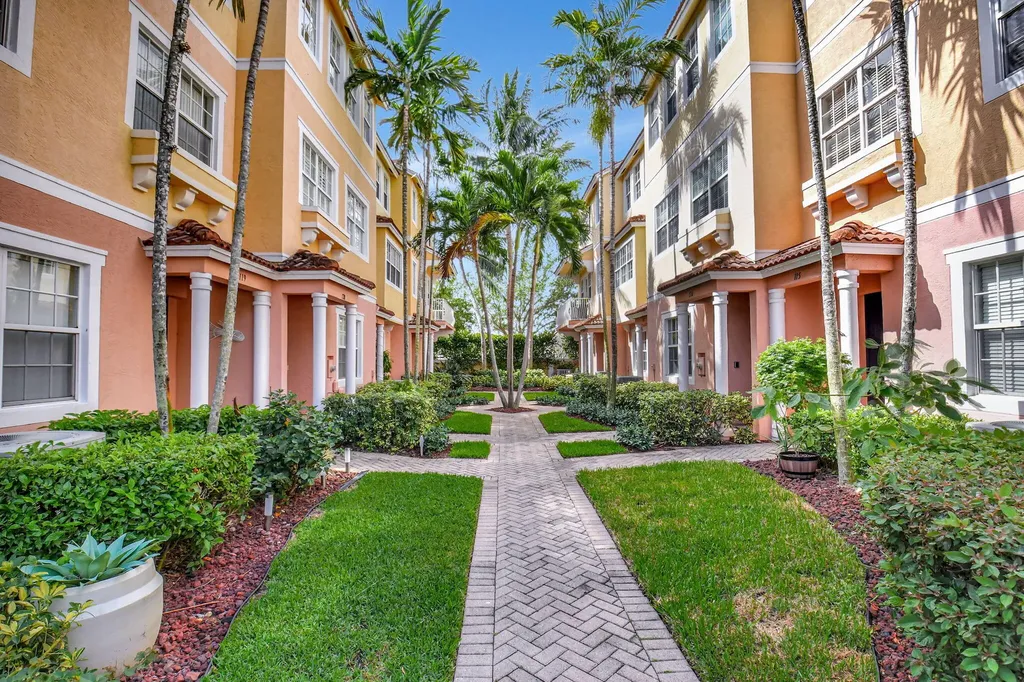 117 Harbors Way Boynton Beach FL 33435