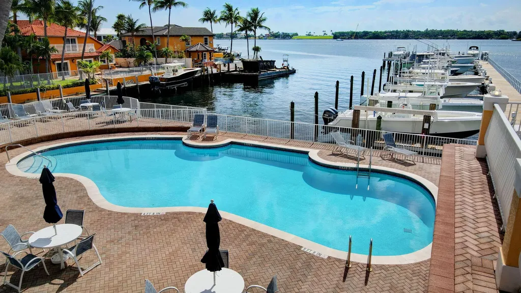 117 Harbors Way Boynton Beach FL 33435