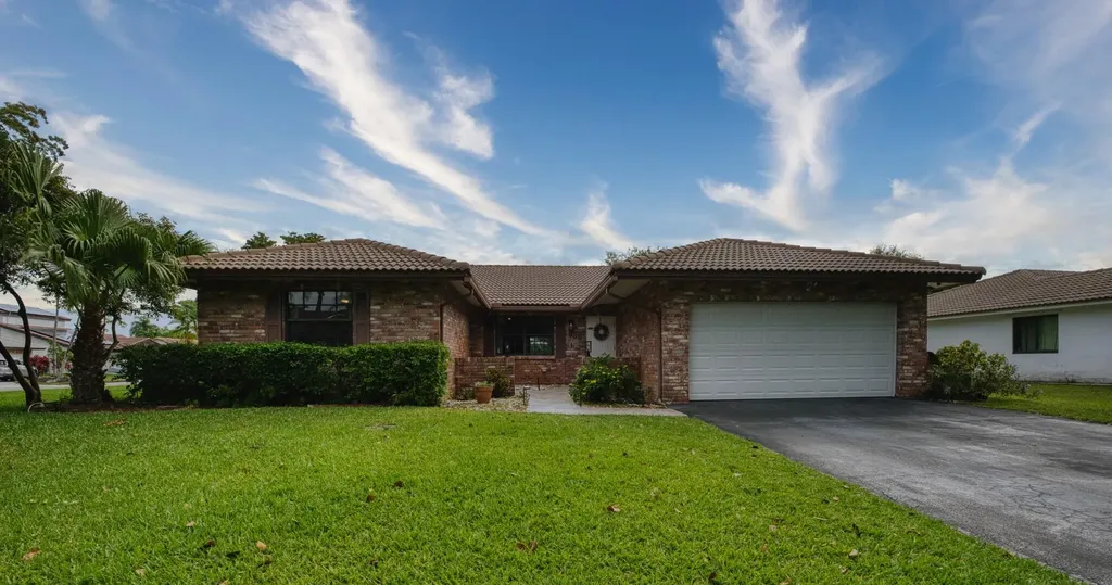 935 NW 110th Lane Coral Springs FL 33071