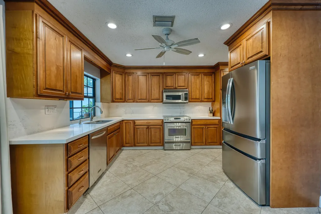 935 NW 110th Lane Coral Springs FL 33071
