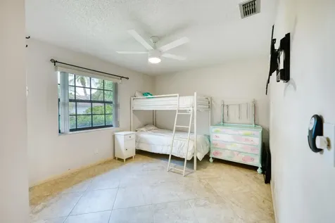 935 NW 110th Lane Coral Springs FL 33071