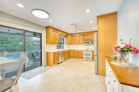935 NW 110th Lane Coral Springs FL 33071