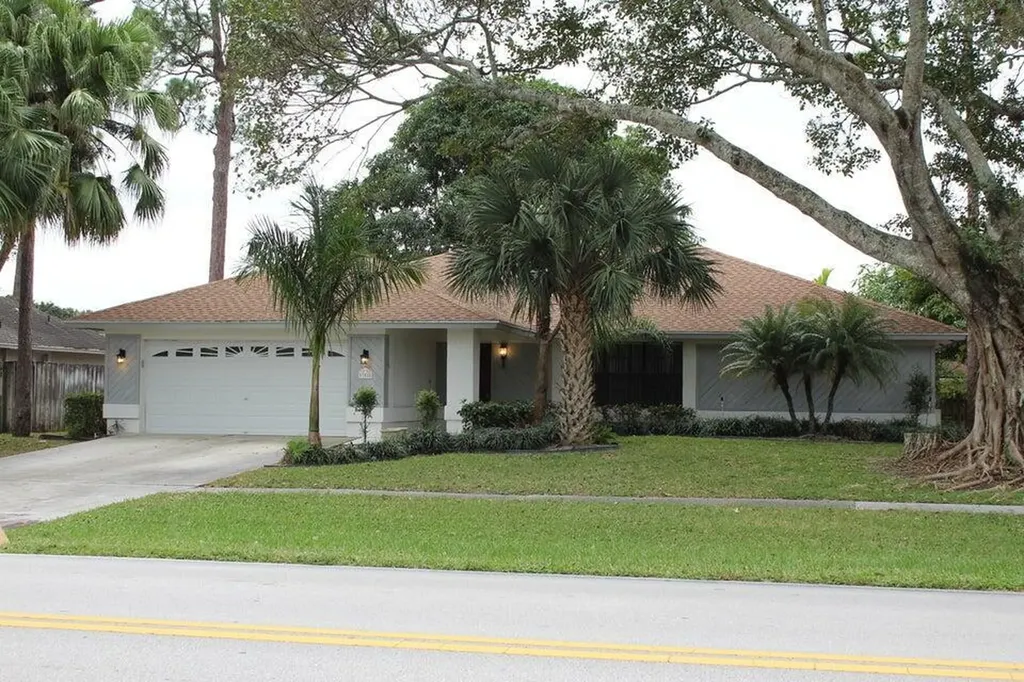 13880 Paddock Drive Wellington FL 33414