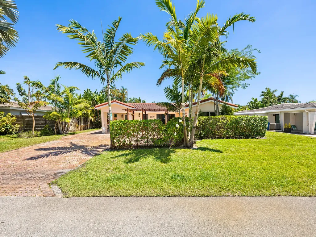 1521 NE 40th Court Oakland Park FL 33334