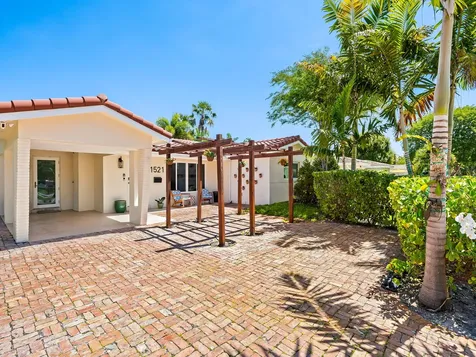 1521 NE 40th Court Oakland Park FL 33334