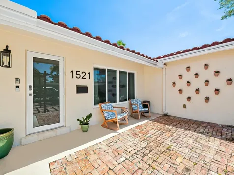 1521 NE 40th Court Oakland Park FL 33334