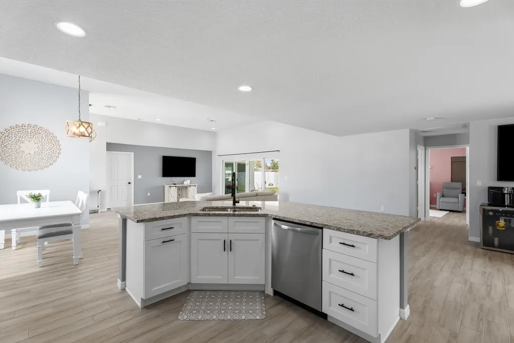404 SW South Quick Circle Port St Lucie FL 34953