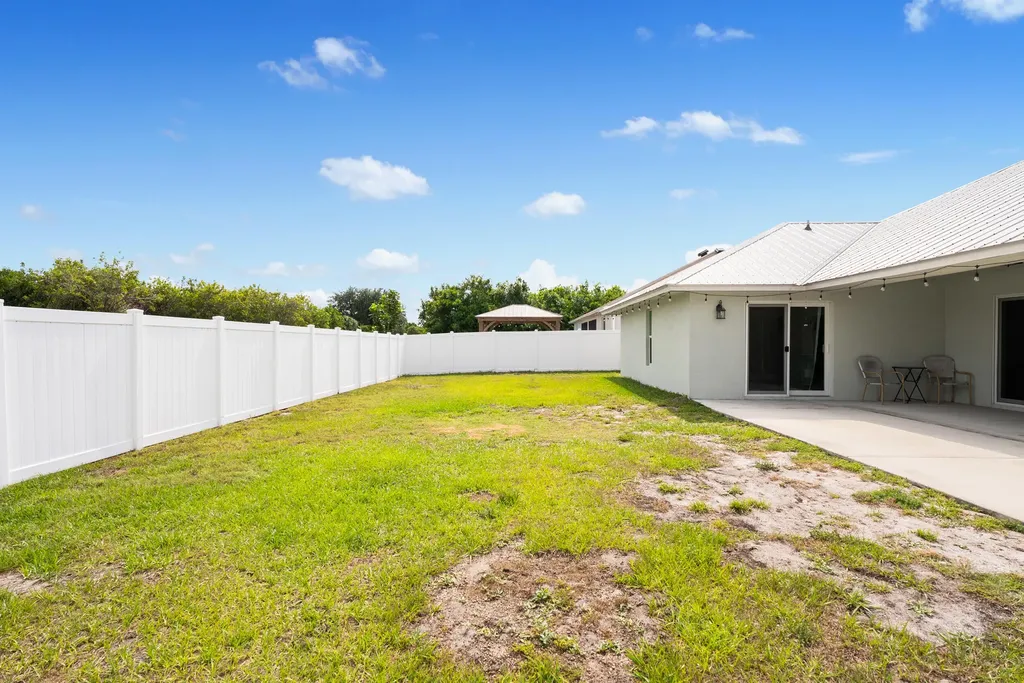404 SW South Quick Circle Port St Lucie FL 34953