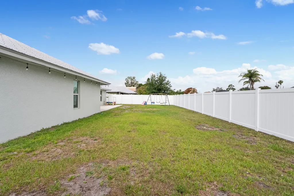 404 SW South Quick Circle Port St Lucie FL 34953