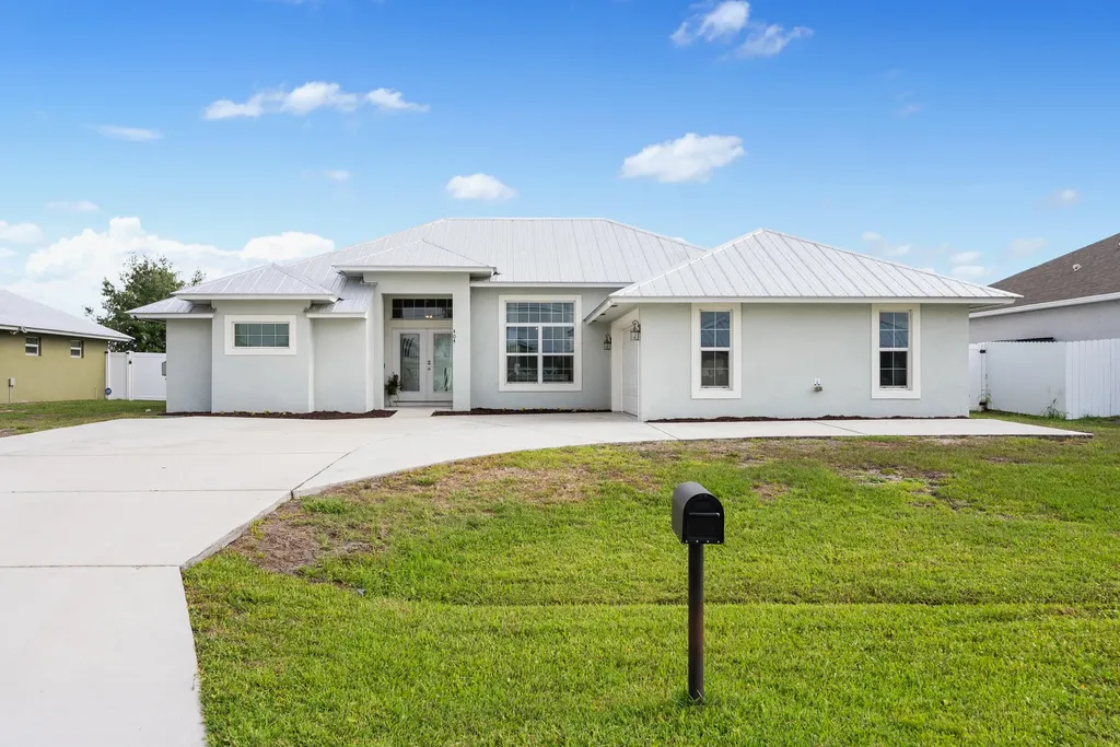 404 SW South Quick Circle Port St Lucie FL 34953