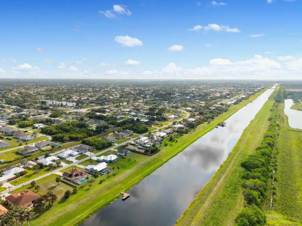 404 SW South Quick Circle Port St Lucie FL 34953