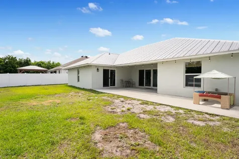 404 SW South Quick Circle Port St Lucie FL 34953