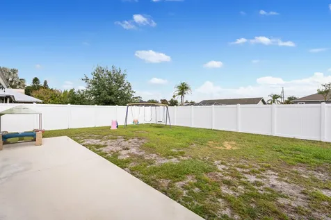 404 SW South Quick Circle Port St Lucie FL 34953