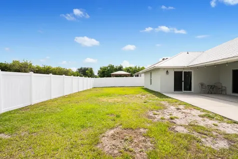 404 SW South Quick Circle Port St Lucie FL 34953