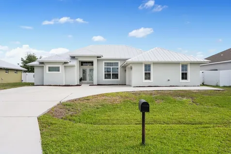 404 SW South Quick Circle Port St Lucie FL 34953