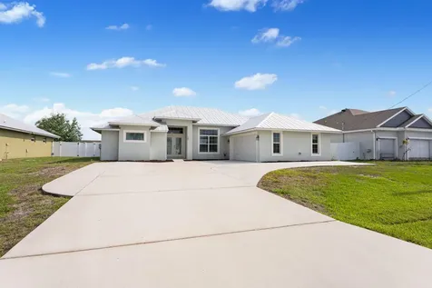 404 SW South Quick Circle Port St Lucie FL 34953