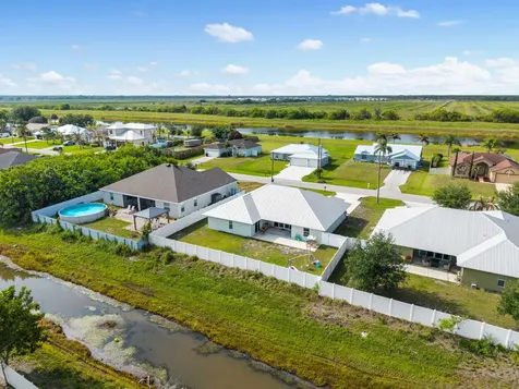 404 SW South Quick Circle Port St Lucie FL 34953