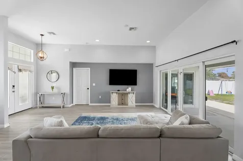 404 SW South Quick Circle Port St Lucie FL 34953
