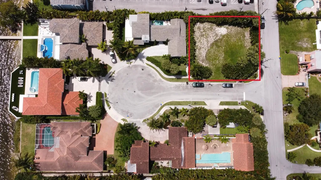 7 Lakeside Palms Court Lake Worth Beach FL 33460