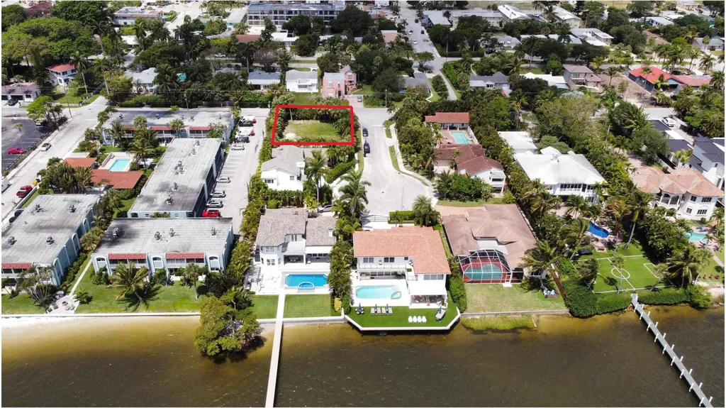 7 Lakeside Palms Court Lake Worth Beach FL 33460