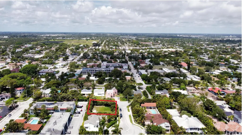 7 Lakeside Palms Court Lake Worth Beach FL 33460