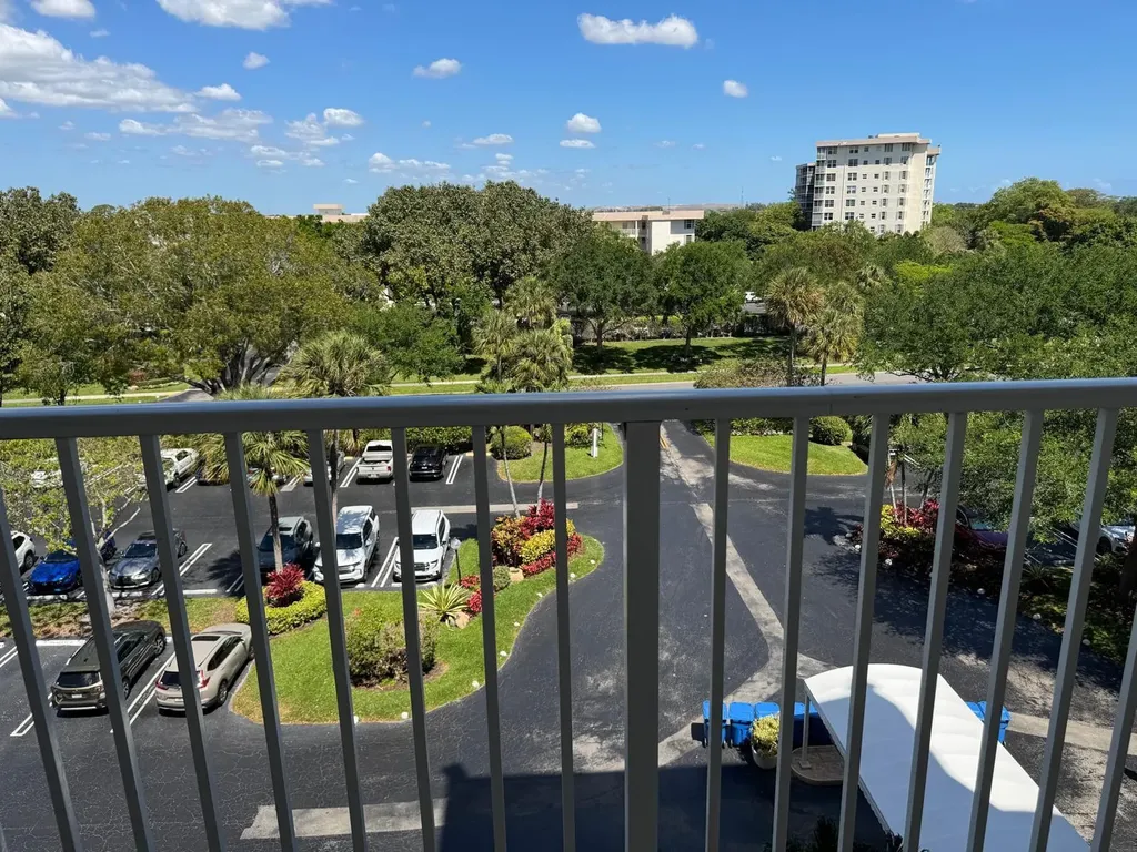 3510 Oaks Way Pompano Beach FL 33069